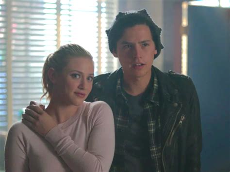 does betty and jughead dating in real life